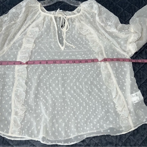 Express Top Women Small Blouse Shirt White Sheer Textured Ruffled Dot B16 - Picture 9 of 10